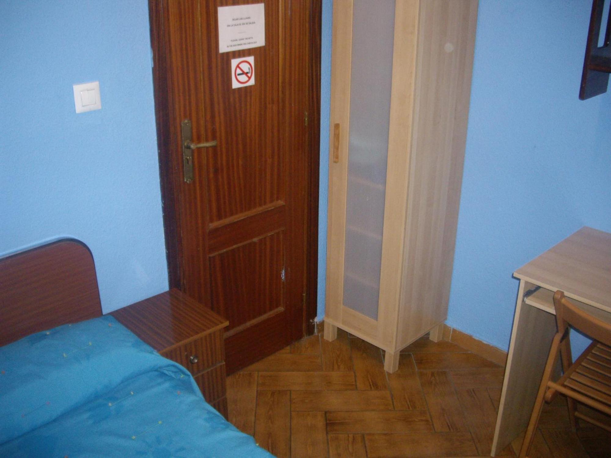 Hostal Pacios Madrid Exterior photo