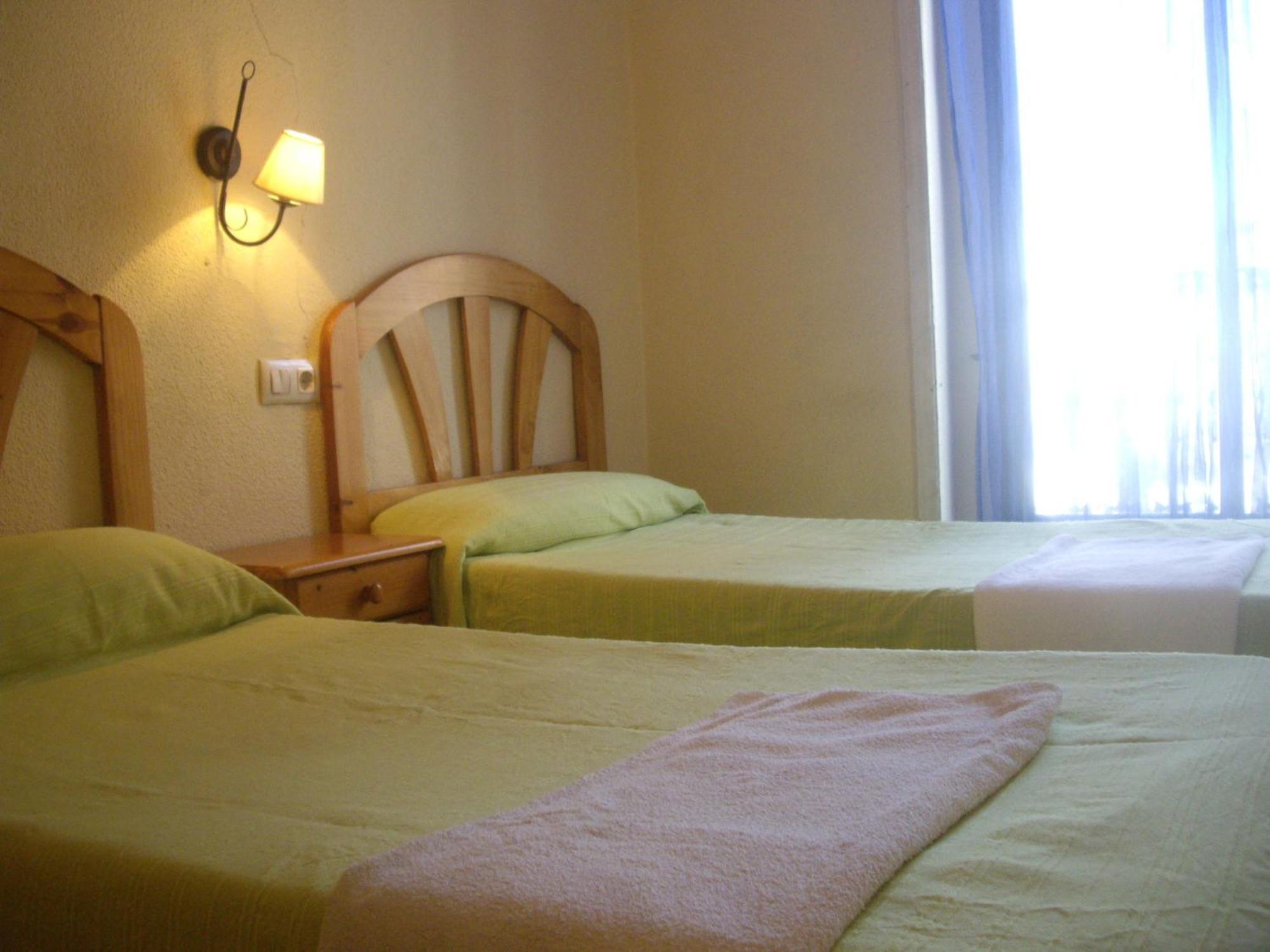 Hostal Pacios Madrid Exterior photo