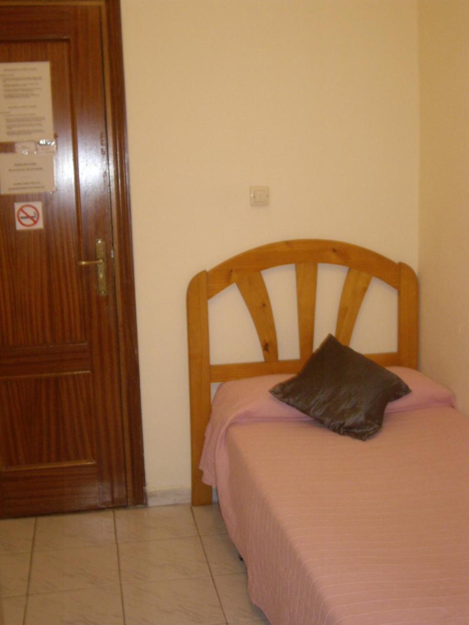 Hostal Pacios Madrid Exterior photo