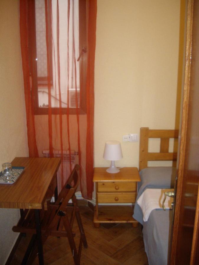 Hostal Pacios Madrid Exterior photo